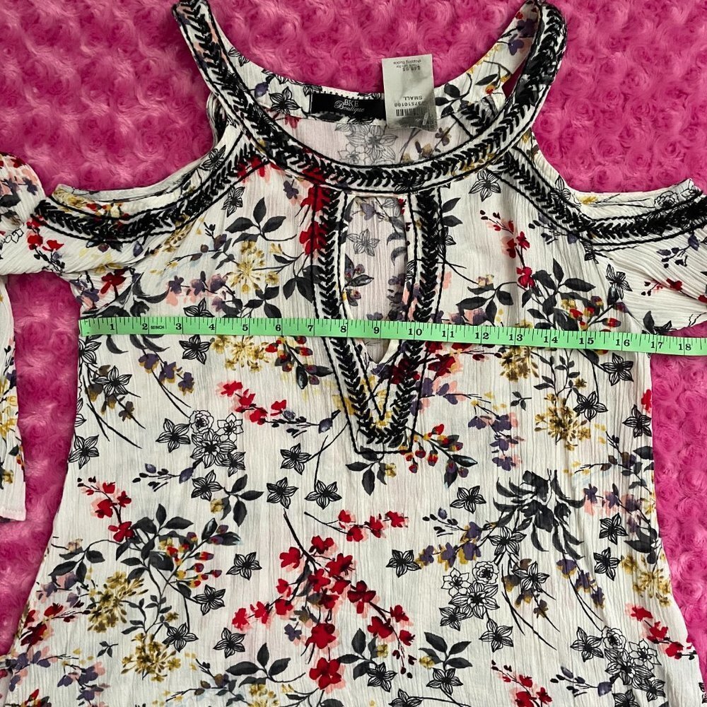 BKE Boutique Womens S Cold Shoulder‎ Floral Print Embroidered Long Sleeve Top - Picture 7 of 11